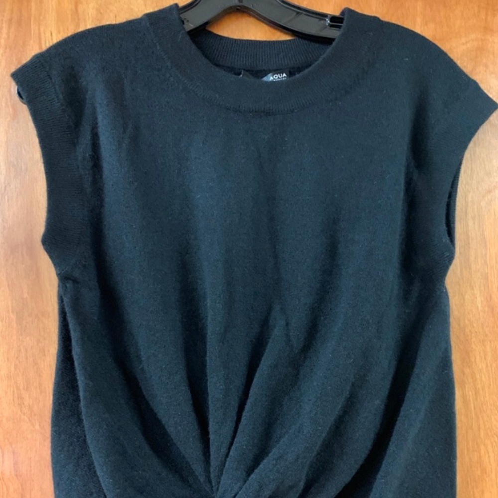 Aqua 100% Cashmere Sleeveless Sweater - Medium
